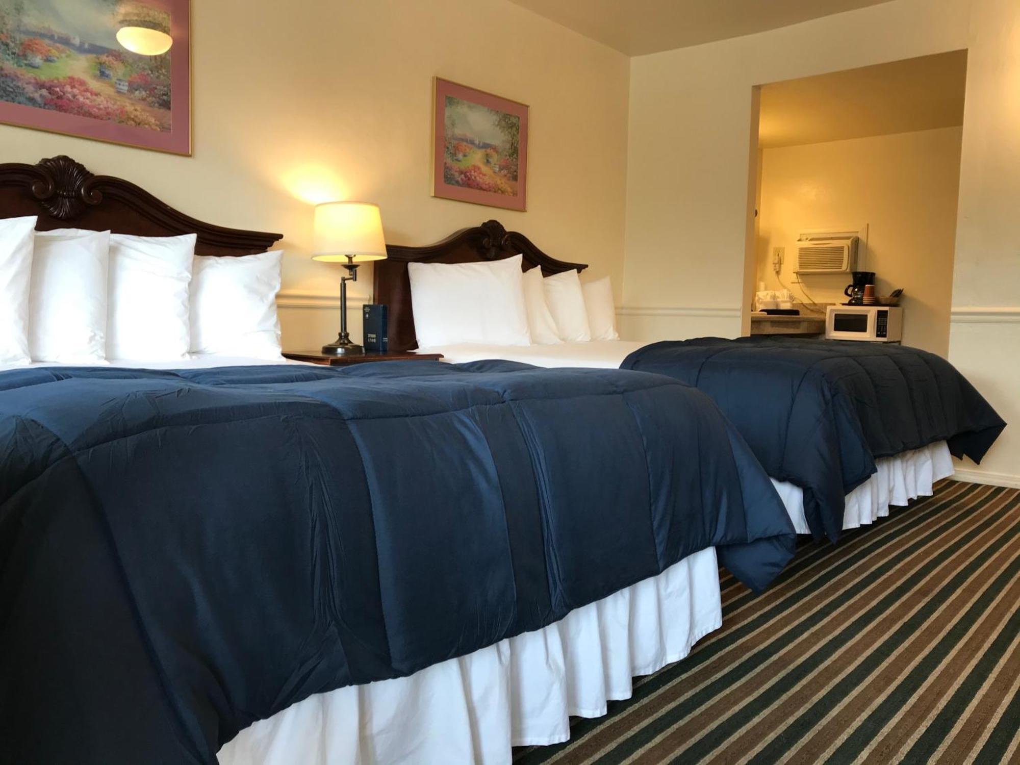 Room 2 Queen Beds