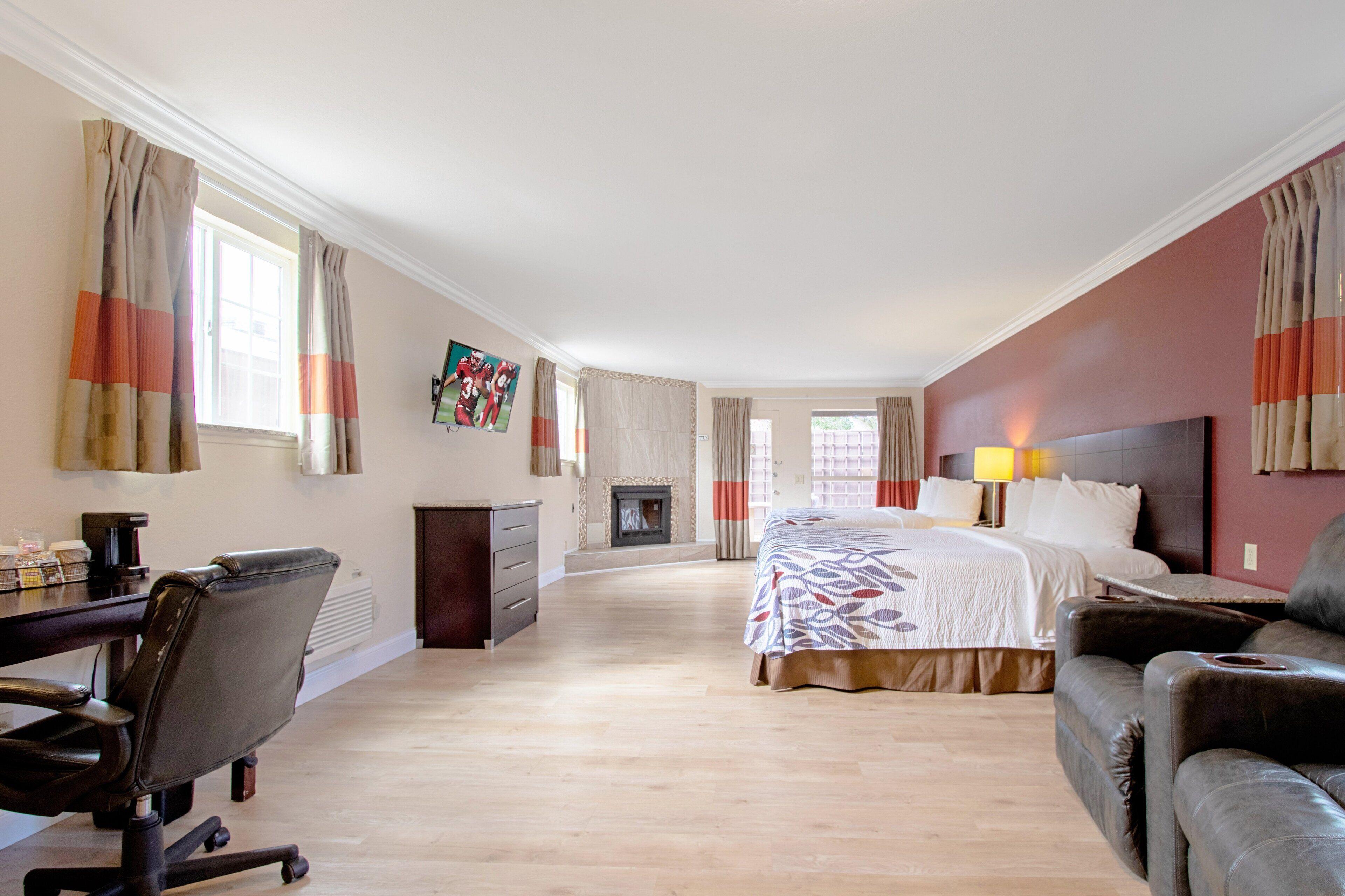 Suite Two King Beds Fireplace Spa Bath Non-Smoking