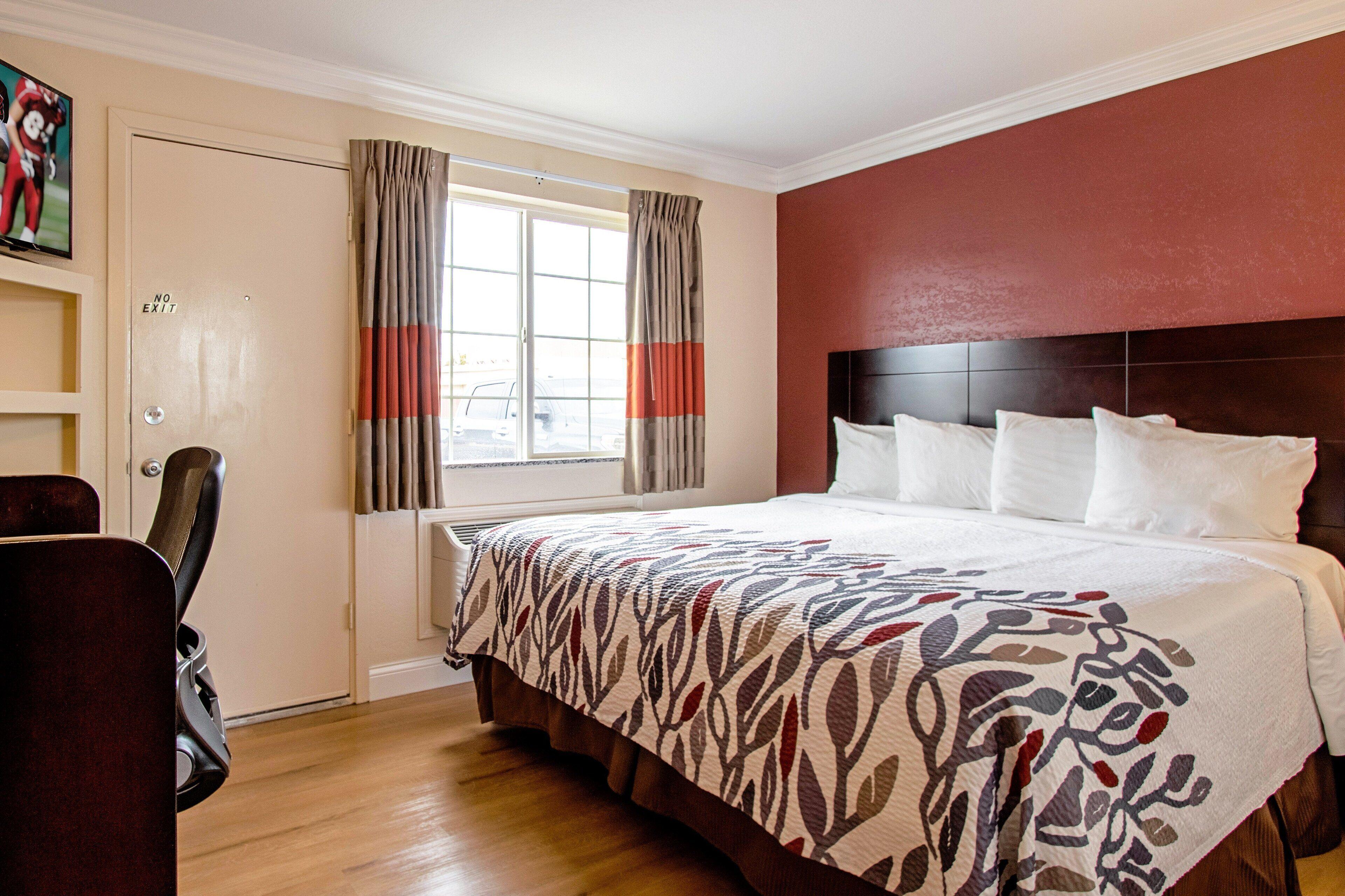 Suite Two King Beds Fireplace Spa Bath Non-Smoking