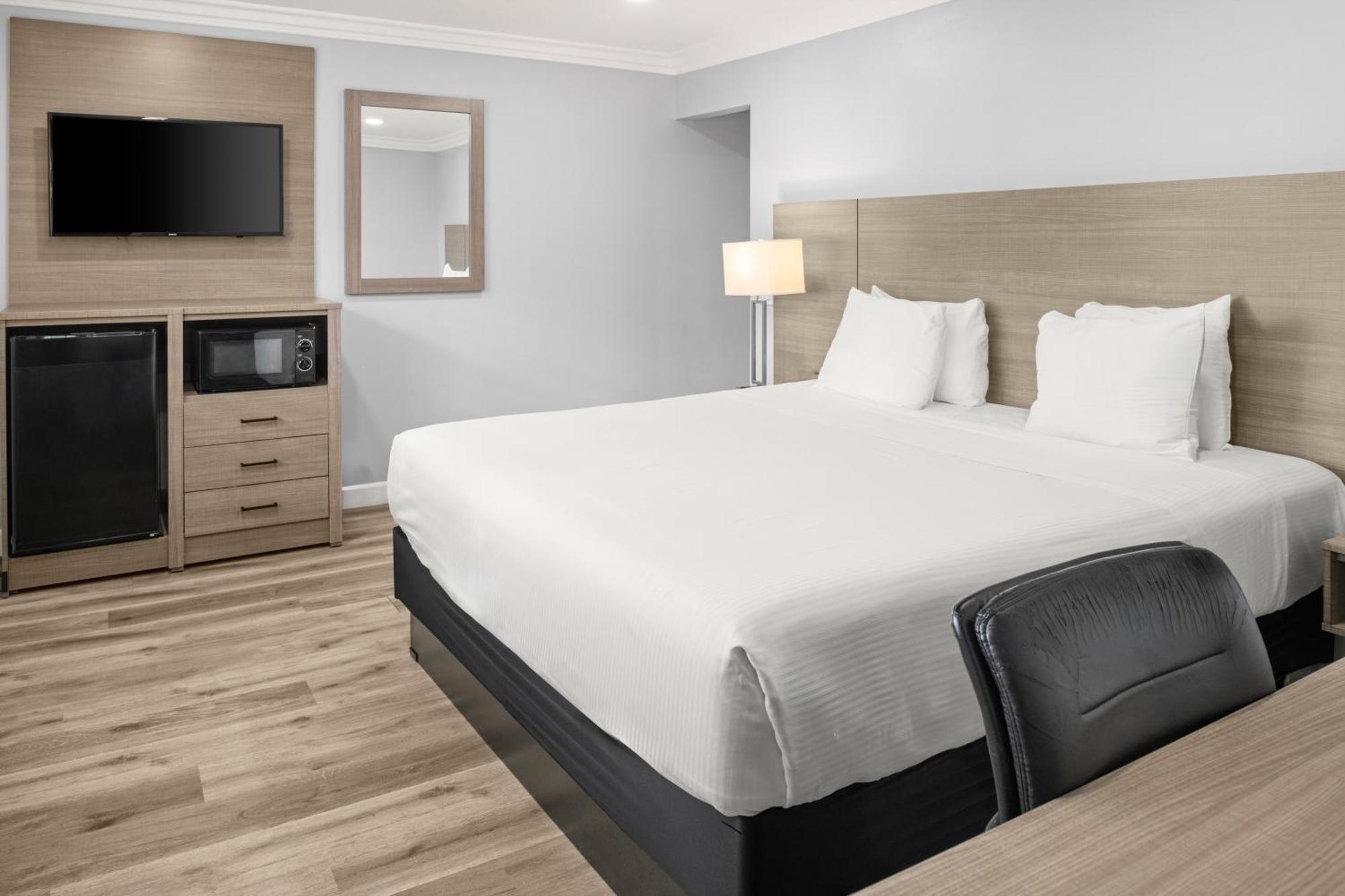 Two-Bedroom Suite - 1 King & 1 King
