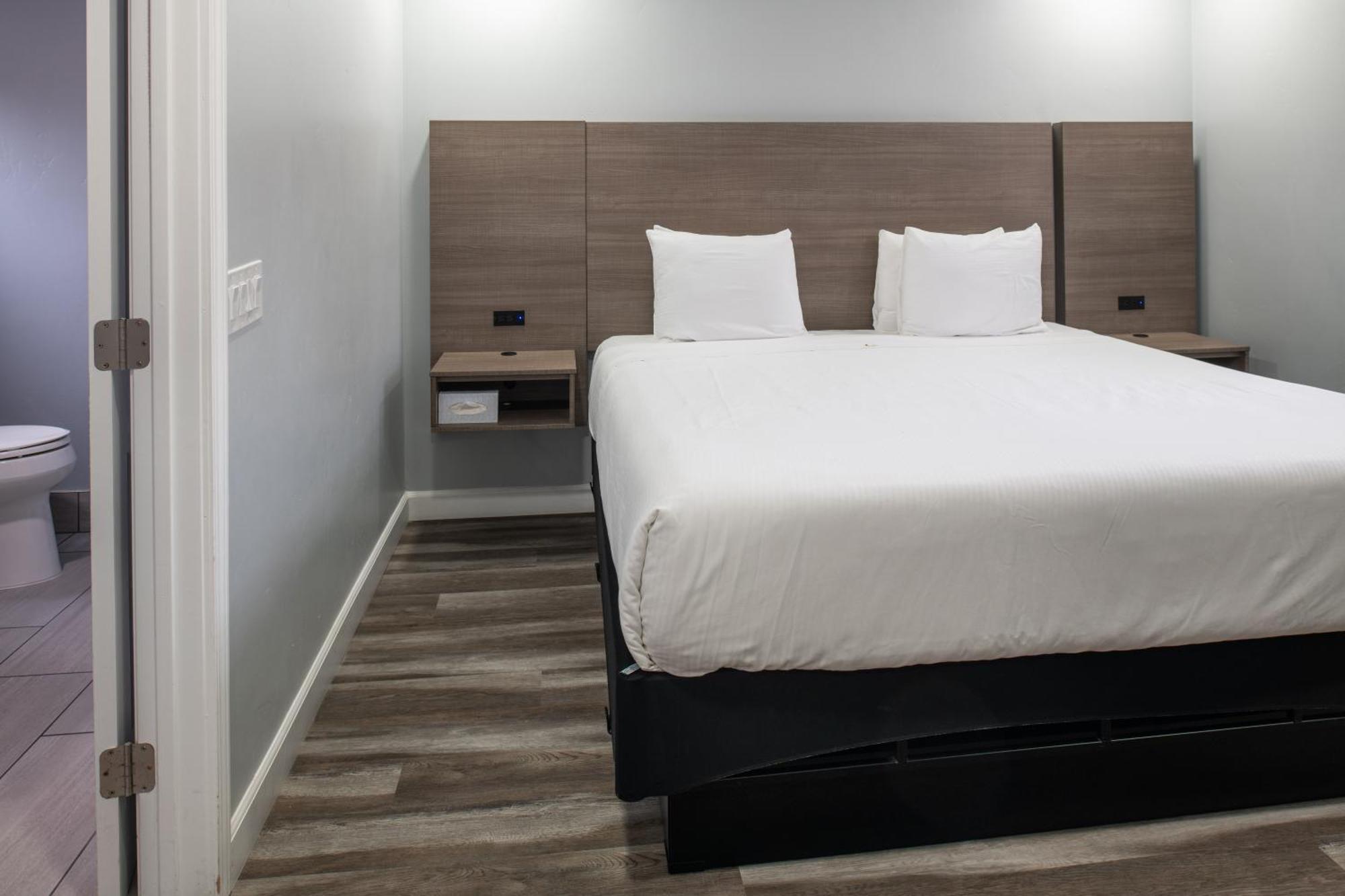 Cottage Queen with Double Bed