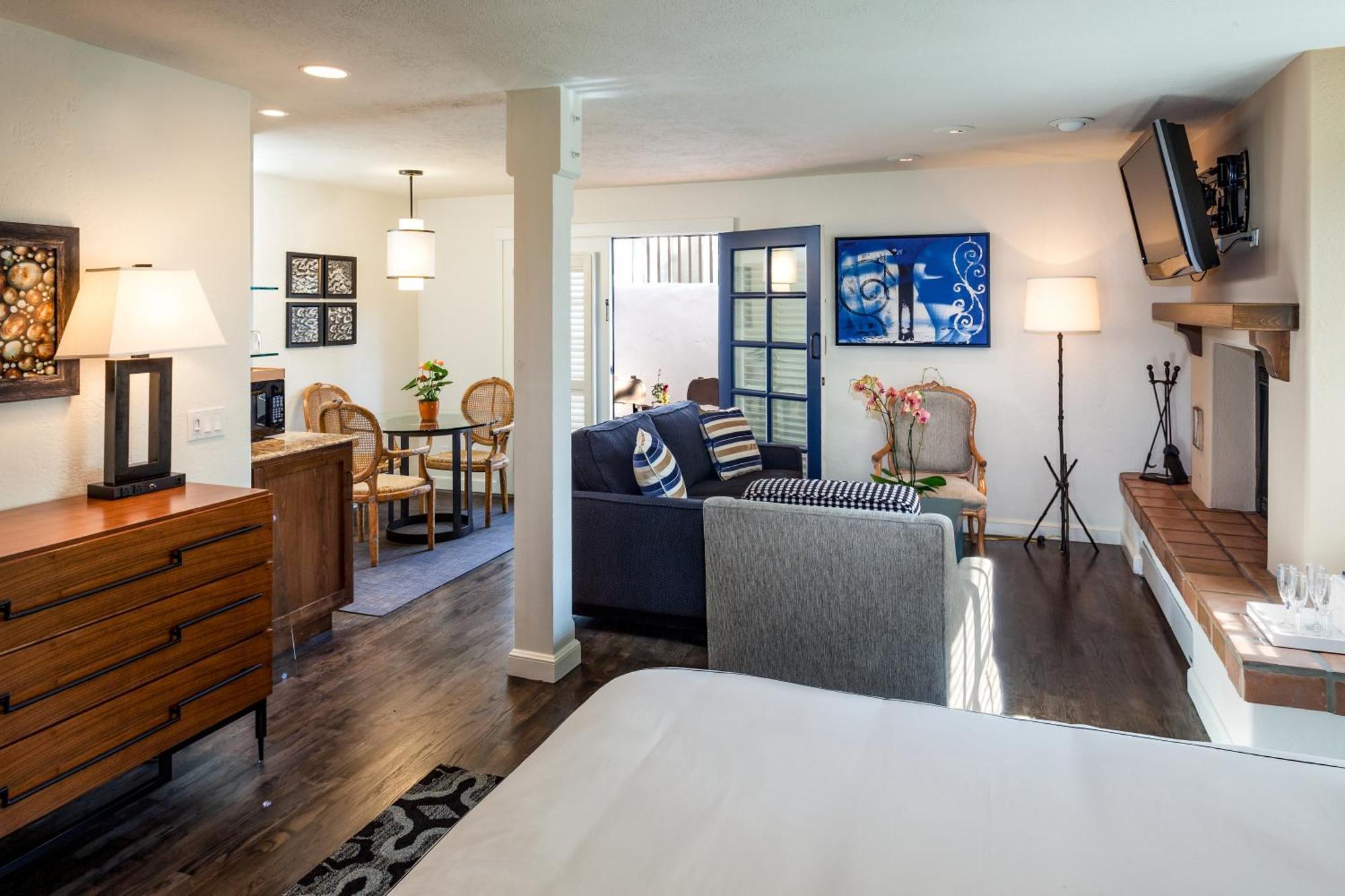 Luxury Junior King Suite